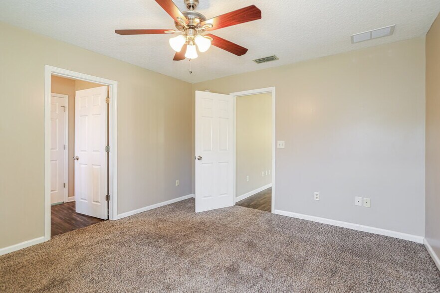 Building Photo - 1321 Spruce St