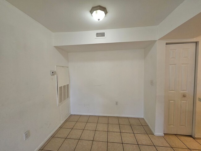 Building Photo - NICE!  2 BED / 2 BATH CONDO (ACROSS FROM C...