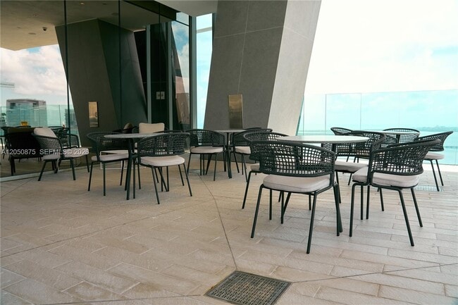 Building Photo - 300 Biscayne Blvd Way