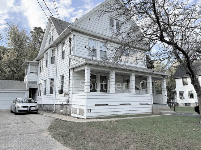 Building Photo - 122 Derby Ave