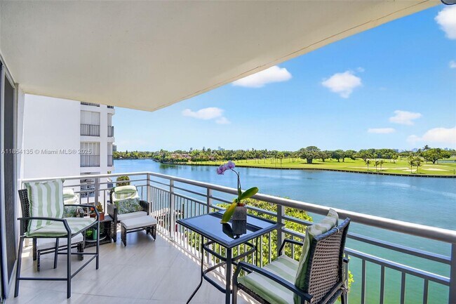 Building Photo - 9250 W Bay Harbor Dr