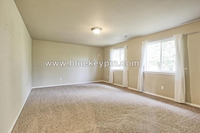 Building Photo - 3 Bed, 2.5 Bath Home with Large Bonus Room/4th Bedroom in Orchards by Prairie High School