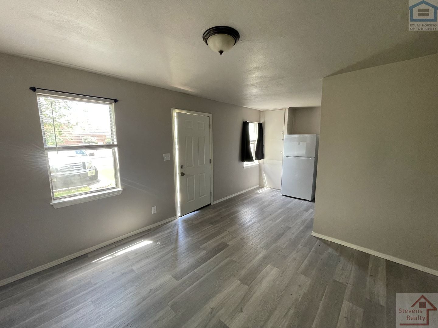 Building Photo - 1315 SW E Ave