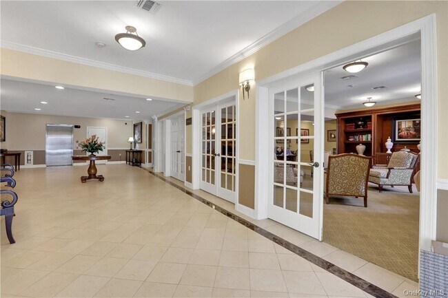 Building Photo - 77 Quaker Ave