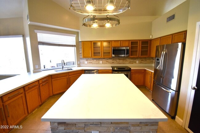 Building Photo - 768 E Irma Ln