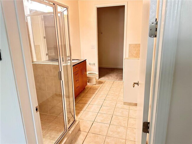 Building Photo - 711 Cosmopolitan Dr NE