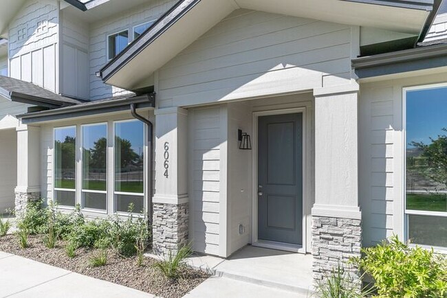 Building Photo - Roe Street Townhomes