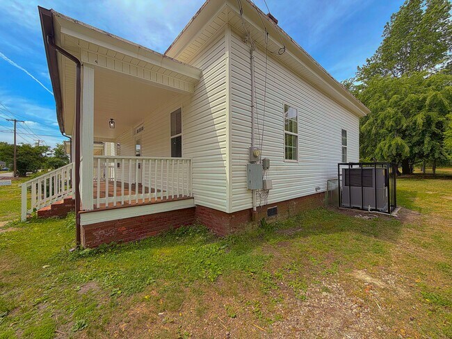 Building Photo - 740 Arlington St