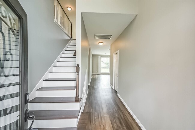 Building Photo - 6219 Summerville Ln