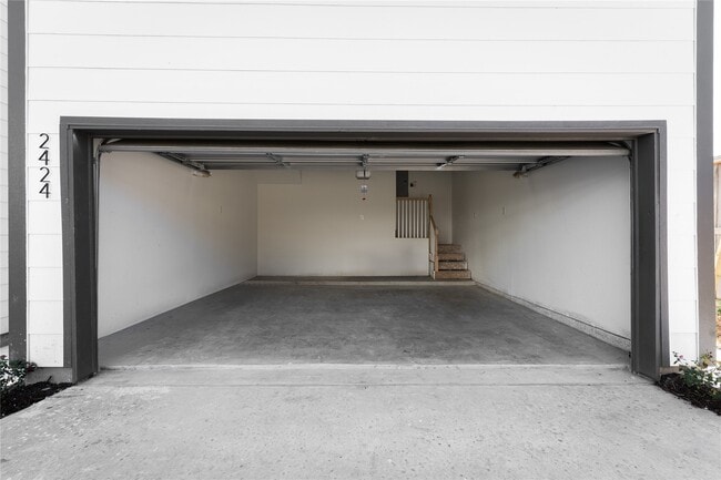 Building Photo - 2426 Ella Blvd