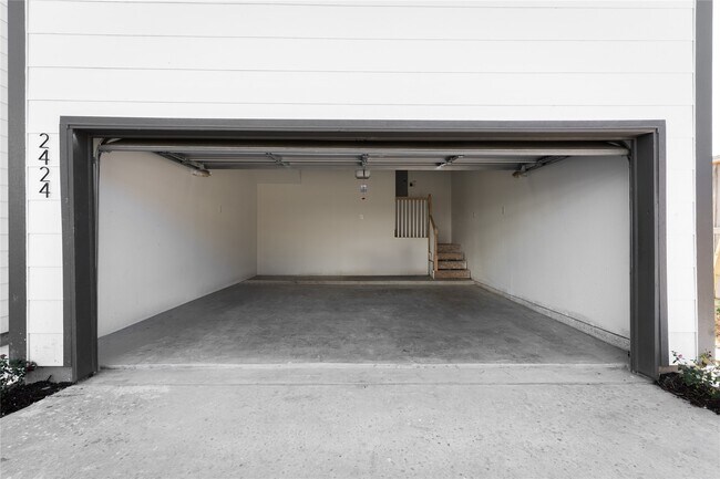 Building Photo - 2428 Ella Blvd