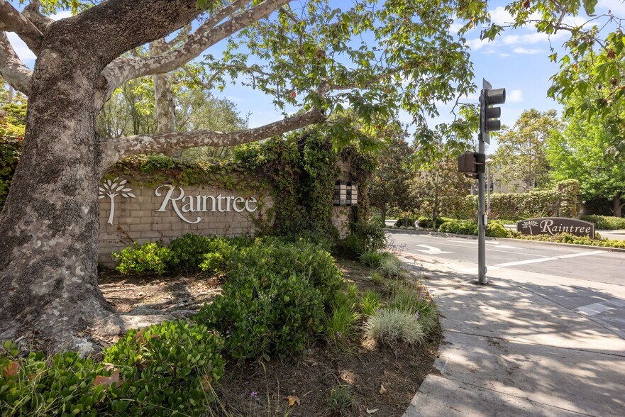 Primary Photo - Resort-Style 2-Bed, 2-Bath Condo with Lake...