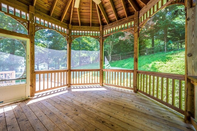 Building Photo - *Open House* 6/20 12-1 PM *