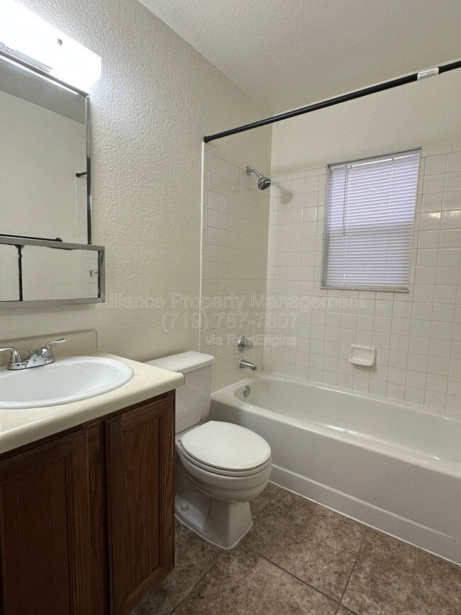 Building Photo - 328 Mt View Ln