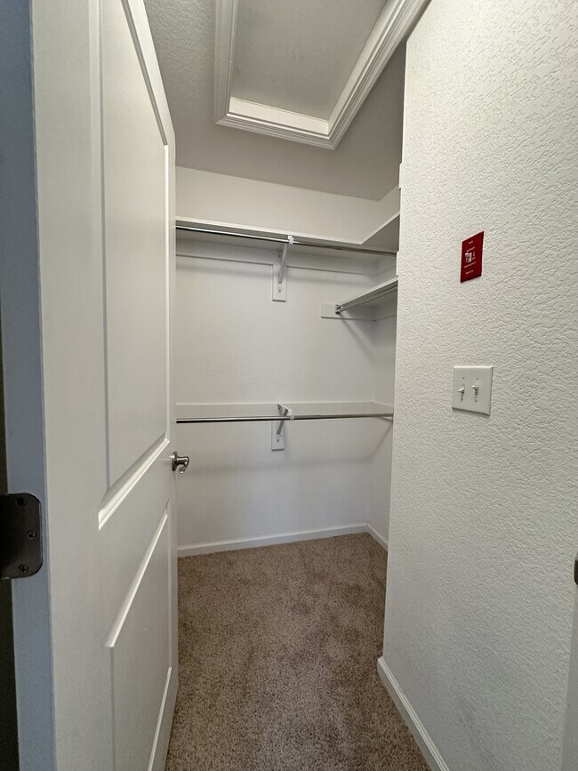 Building Photo - 2802 Rowling Wy