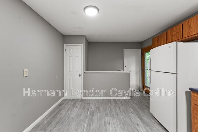 Building Photo - 834 Font Ln