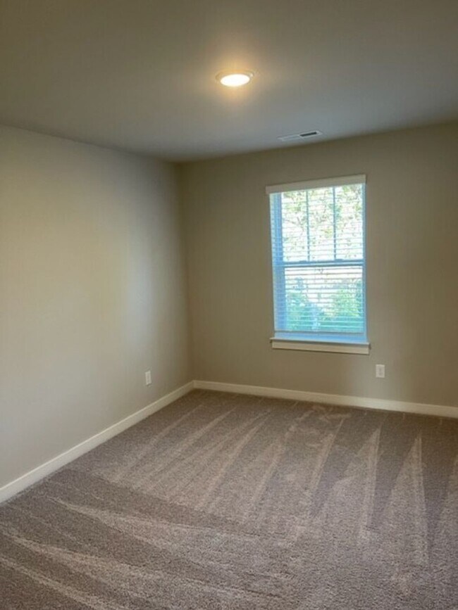 Building Photo - Stunning home in Murfreesboro