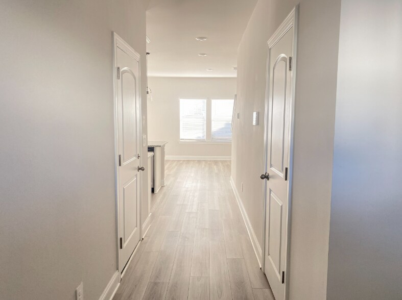 Building Photo - 4550 Skywood Ln