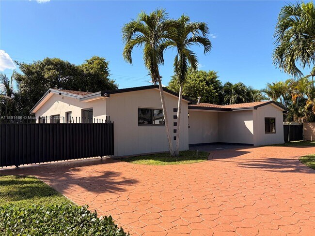 Building Photo - 2120 SW 84th Ave