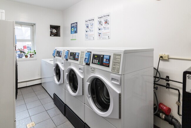 Building Photo - 140 Grove St