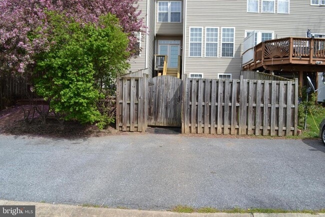 Building Photo - 1725 Emory St