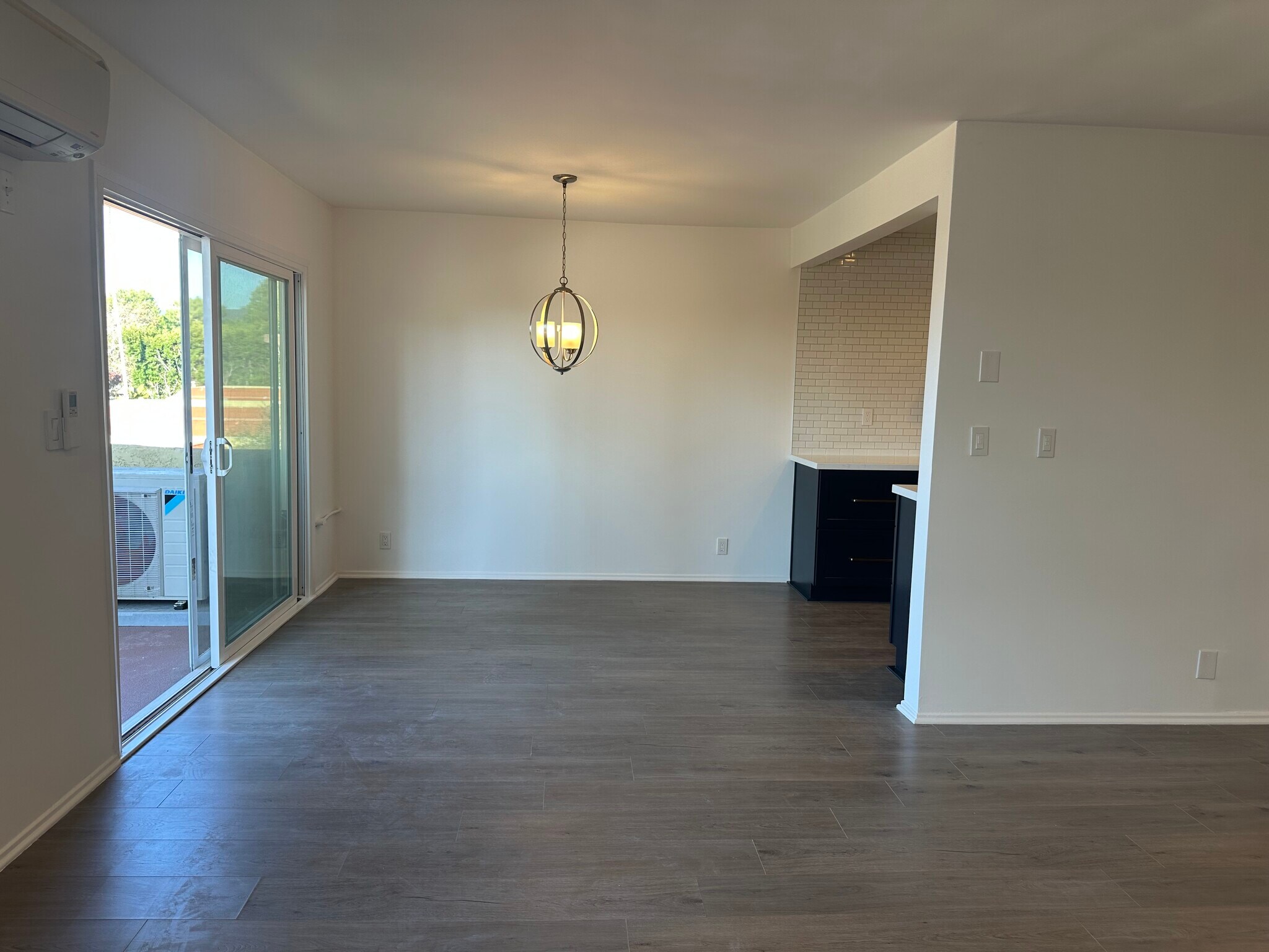 Building Photo - 5950 Buckingham Pky