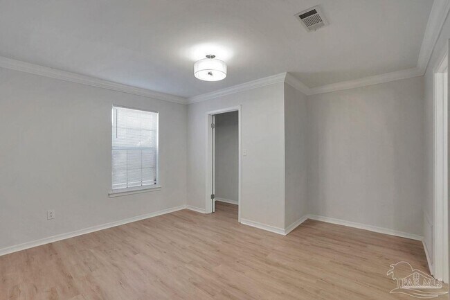 Building Photo - 10601 Silver Creek Dr