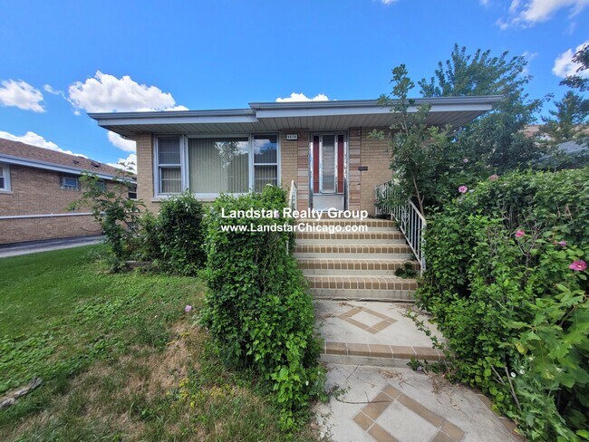 Building Photo - 4628 Plainfield