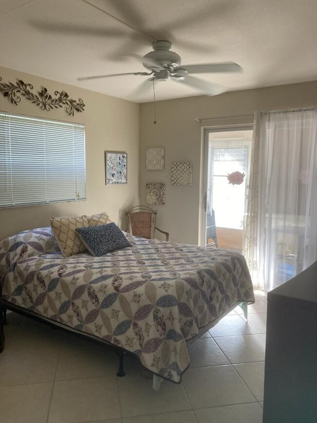 Building Photo - 445 Saxony Way