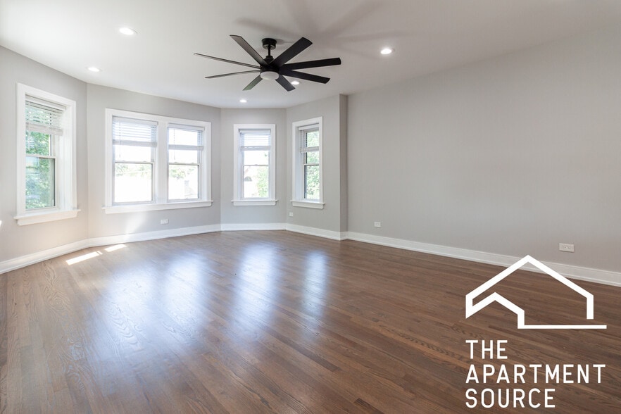 Building Photo - 2641 W Carmen Ave