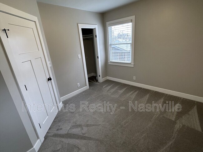 Building Photo - 548 Veritas St