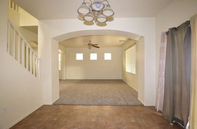 Building Photo - Spacious 3 bedroom 2.5  bath home with a loft