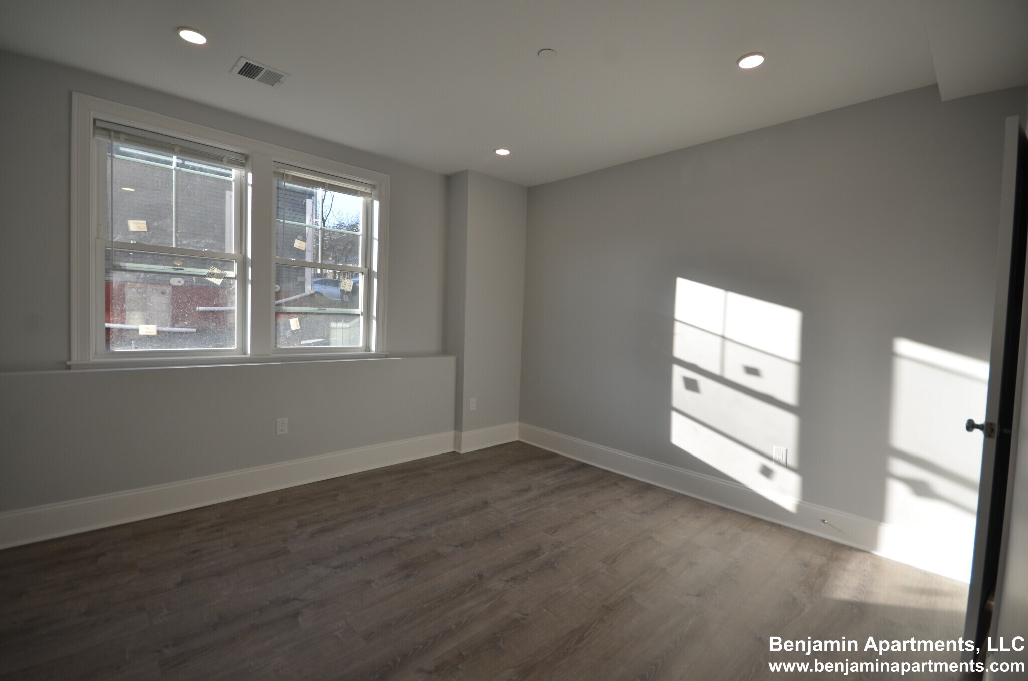 Building Photo - 120 Kenrick St