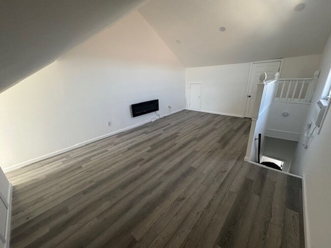 Building Photo - 3 bedroom 2 bathroom