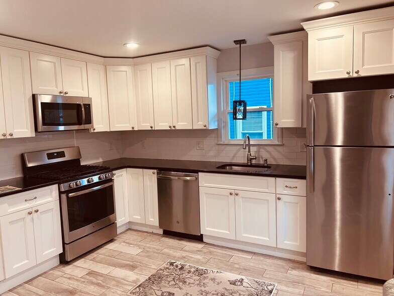 Eat In Kitchen - 158 Valley Rd