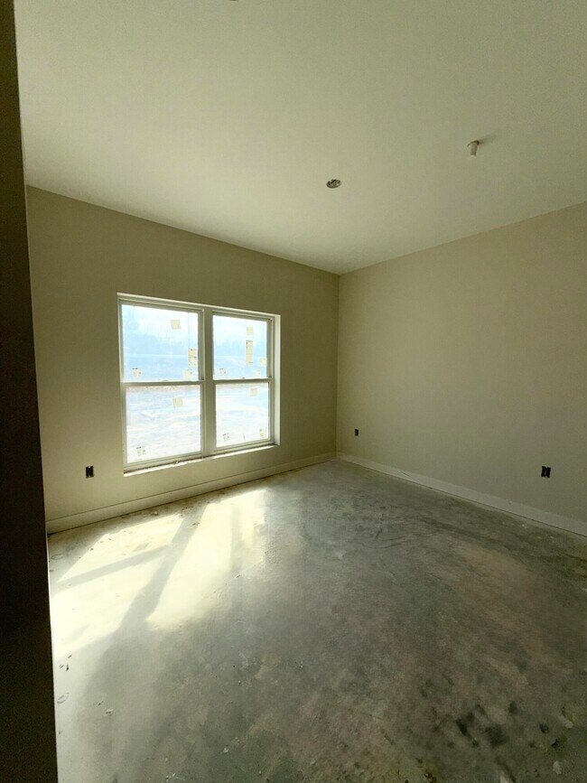 Building Photo - 2805 Burton Rd