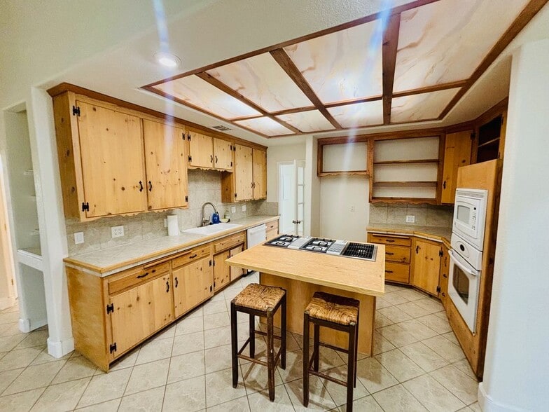 Building Photo - 41024 16th St W