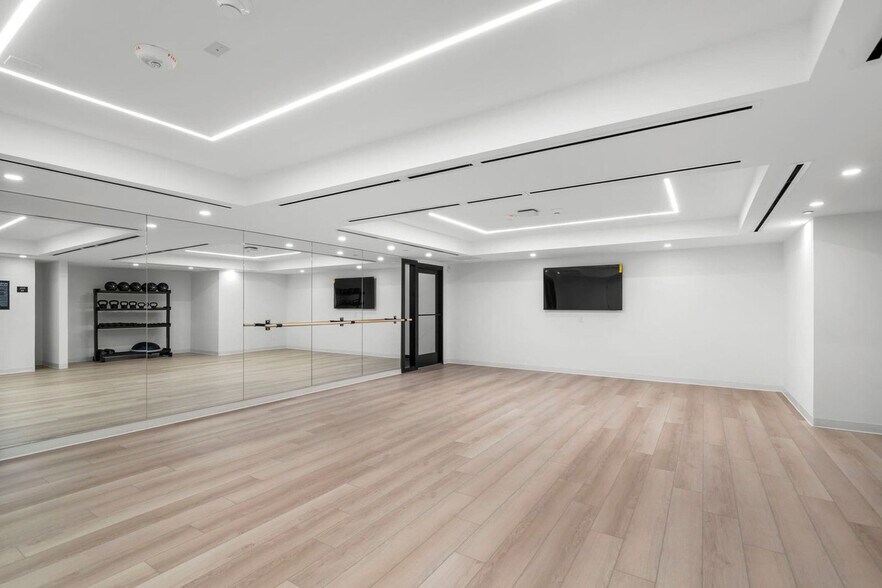 Building Photo - 225 N Miami Ave