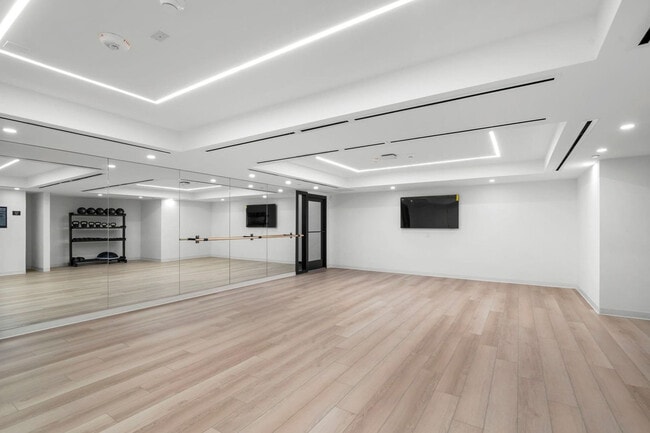 Building Photo - 225 N Miami Ave