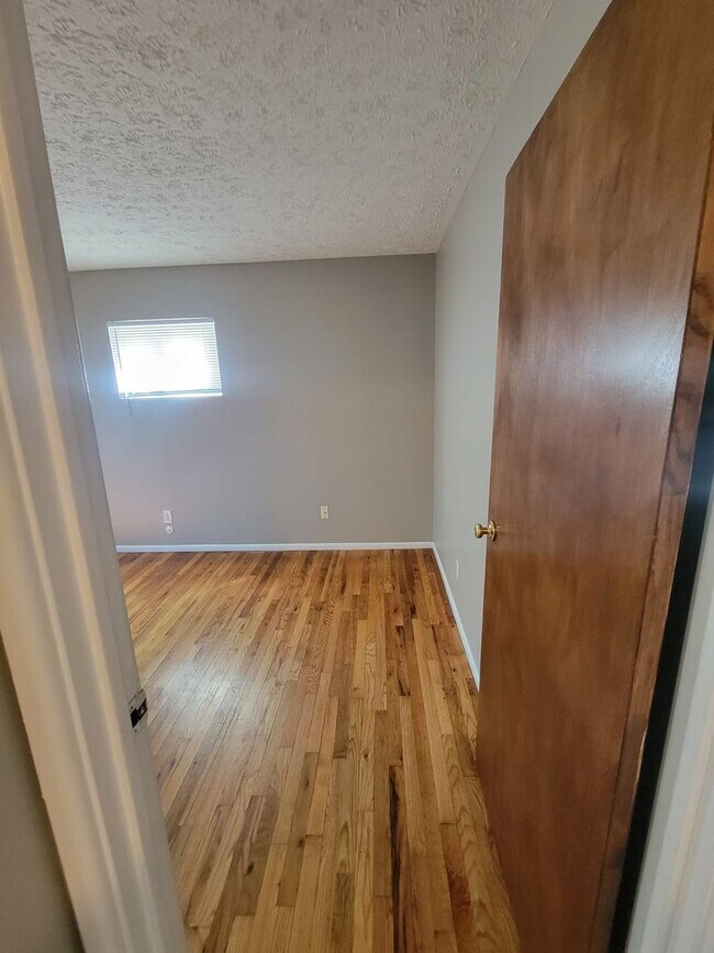 Building Photo - 2928 Landon Dr