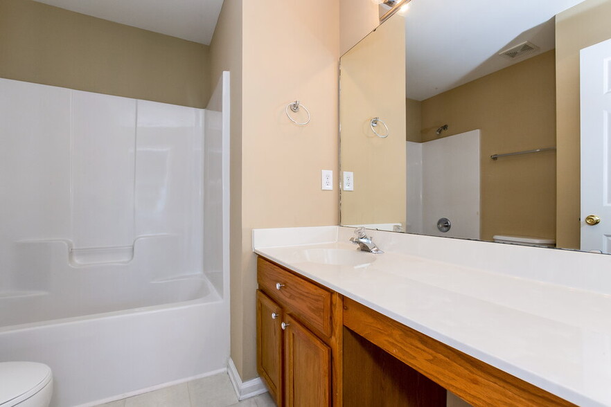 Building Photo - 9908 Spring Park Dr
