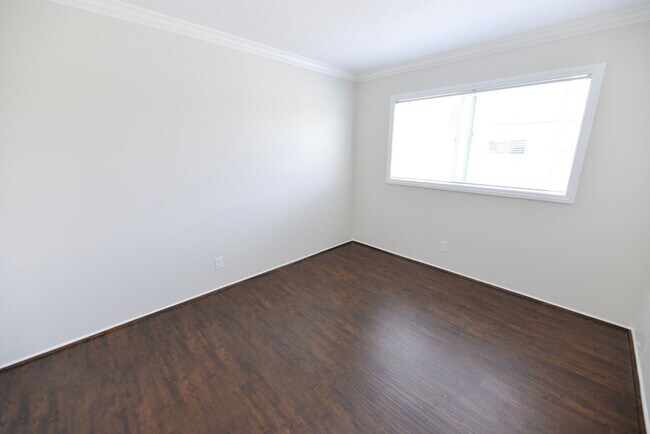 Building Photo - 248 Avenida Del Poniente