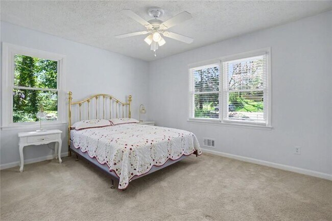 Building Photo - 2470 Trent Dr NE