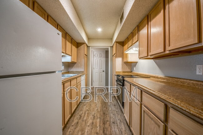 Building Photo - 5308 Kenosha Ave