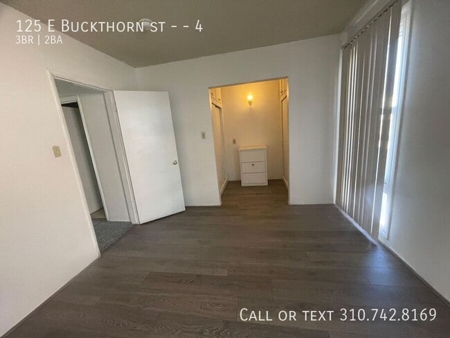 Building Photo - 125 E Buckthorn St