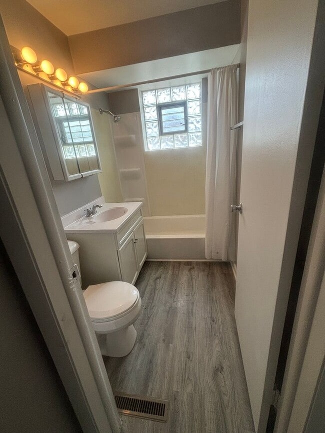 Building Photo - For Rent – 3 Bedroom, 1.5 Bathroom Home in...