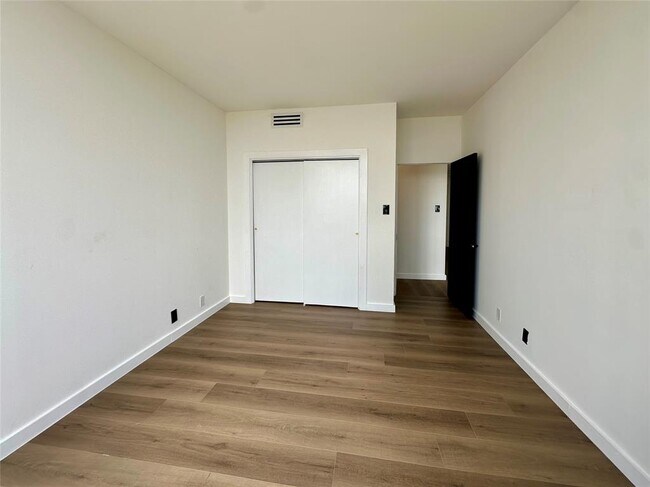 Building Photo - 651 Bering Dr