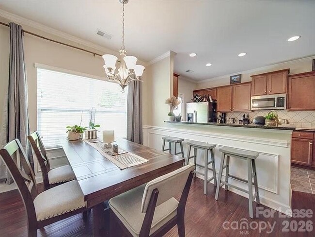 Building Photo - 5657 Tipperlinn Way