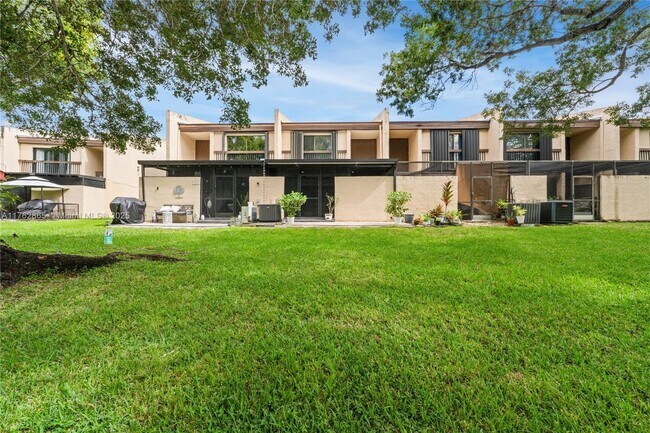 Building Photo - 1140 NW 99th Ave