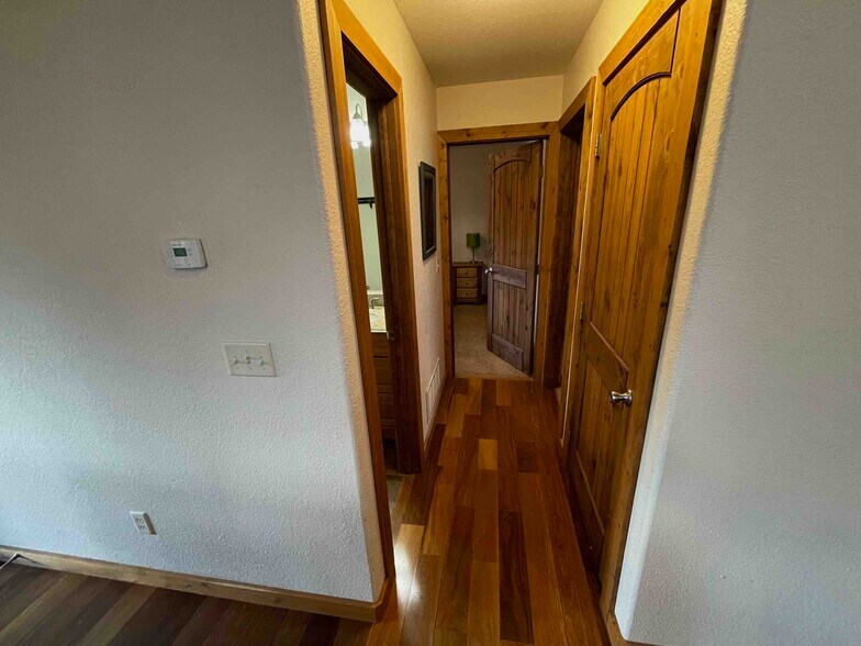 Building Photo - 511 N Aspen St